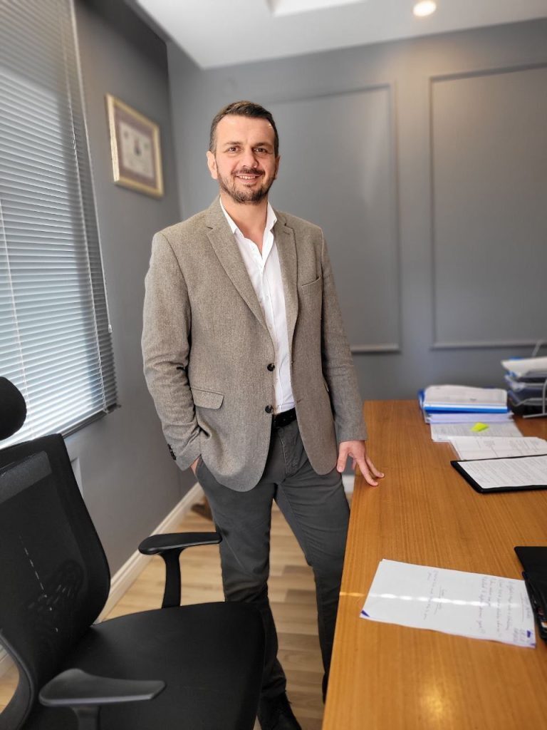 Бекир Алим предоставляет юридические услуги в Турции